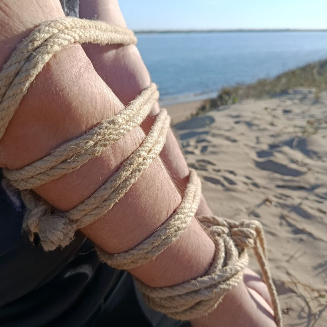 HUELVA: Shibari on the Beach